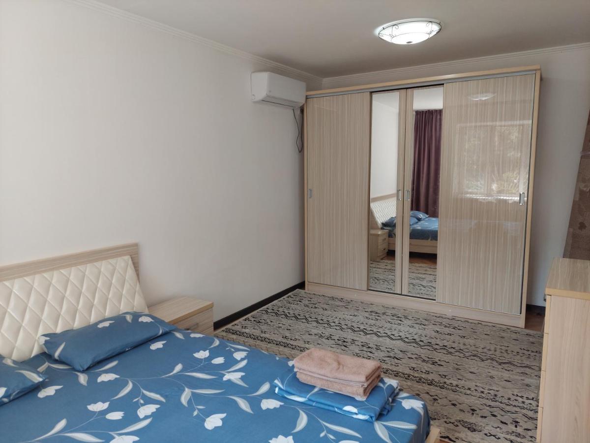 Apartment On Toktogula ビシュケク エクステリア 写真